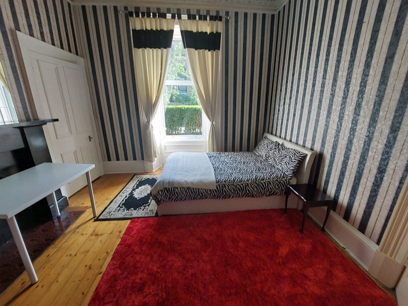Room Marchhall Crescent in City of Edinburgh