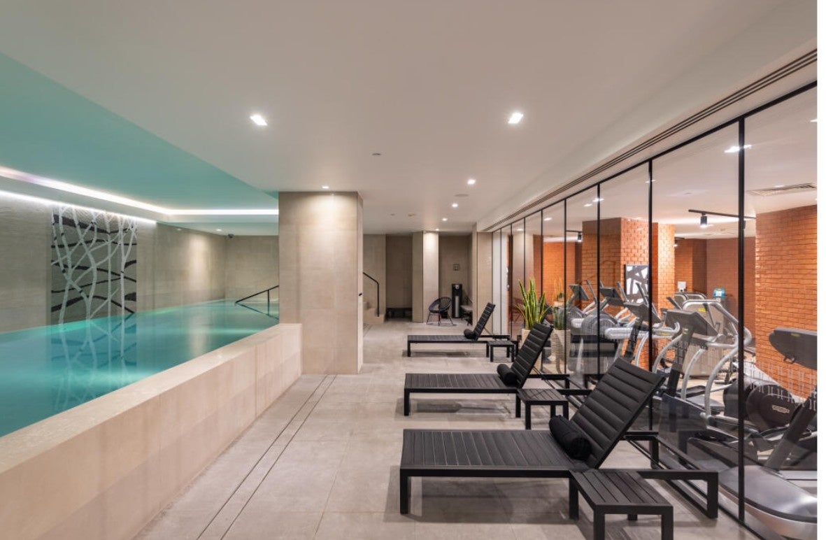 Flat Miles Street in Greater London