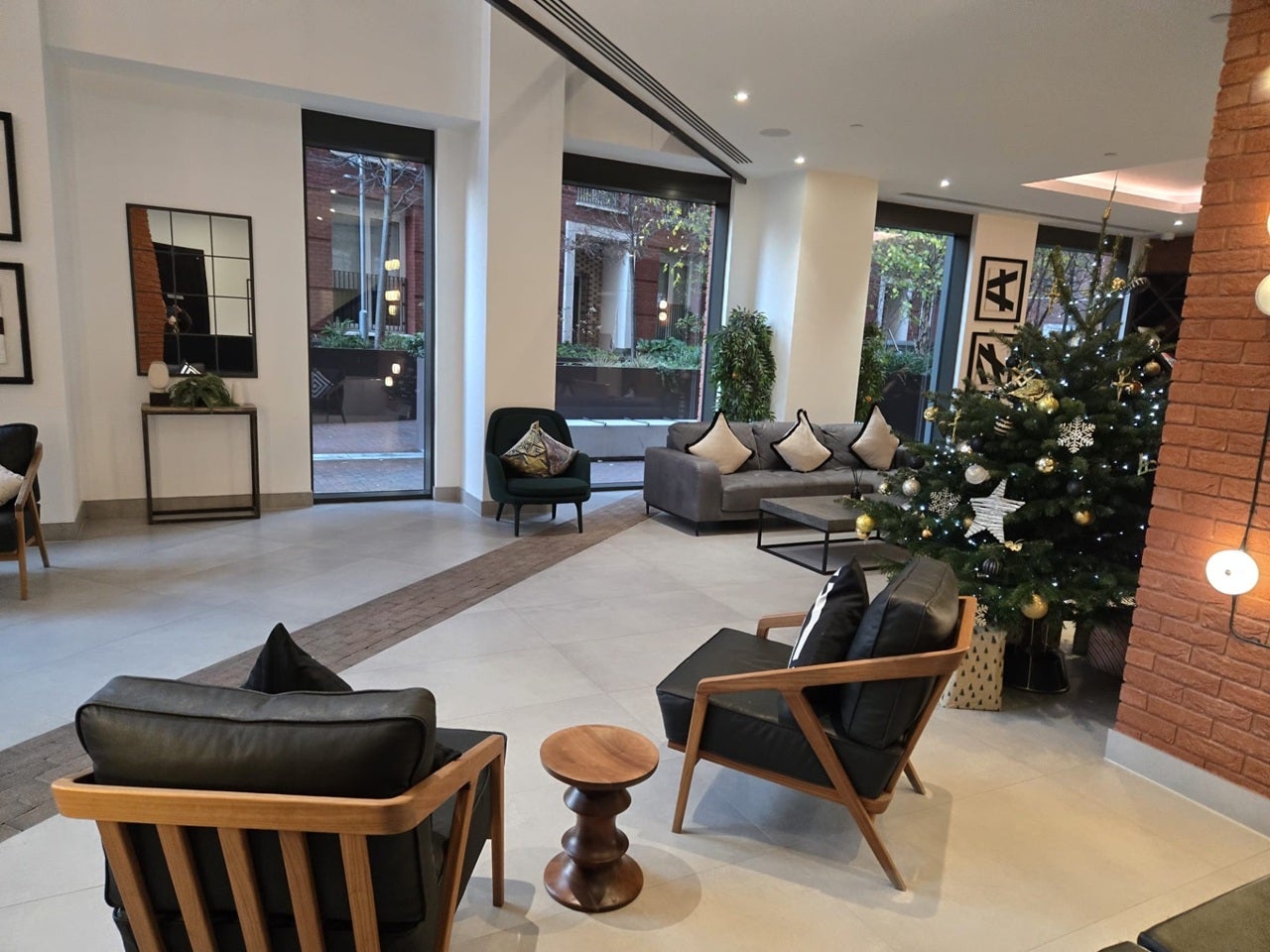 Flat Miles Street in Greater London