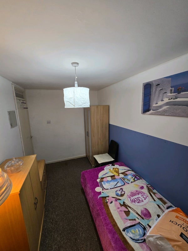 Room Hassell Drive in Bristol