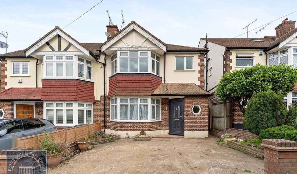 House Devon Close in Epping Forest
