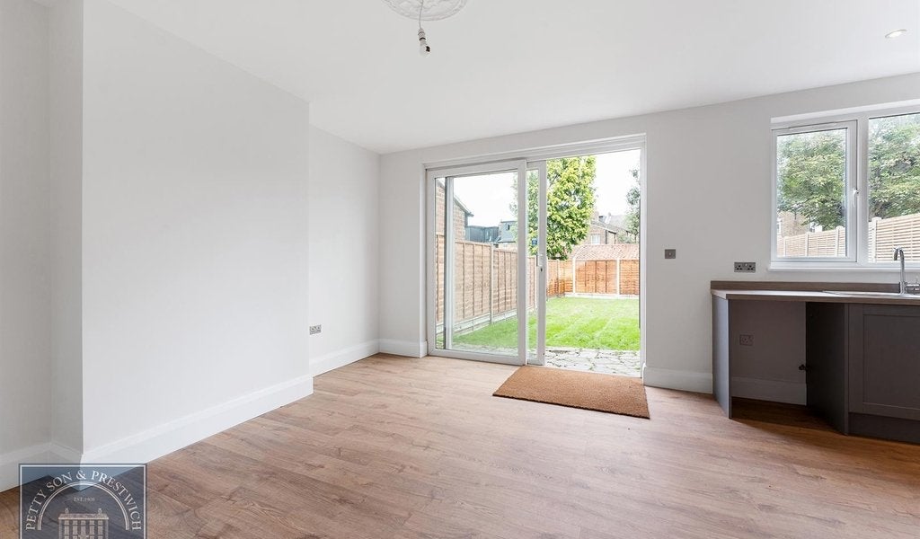 House Devon Close in Epping Forest