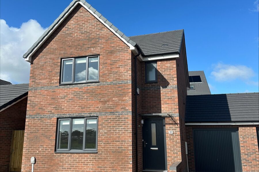 Flat Chestnut Way in Newton Poppleford and Harpford