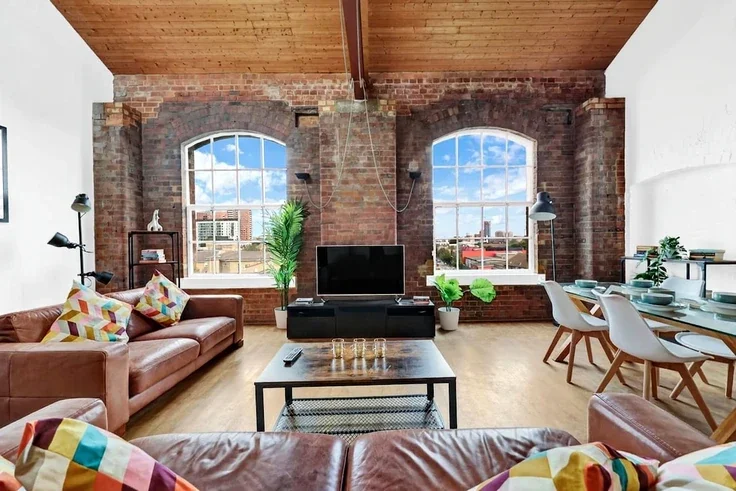 Flat Morris Road in Greater London