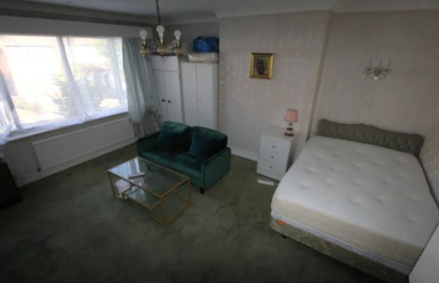 Flat Westbury Road in Greater London