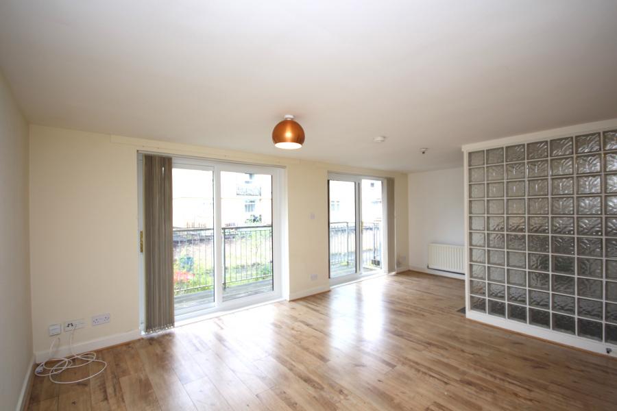 Flat Lochburn Road in Glasgow