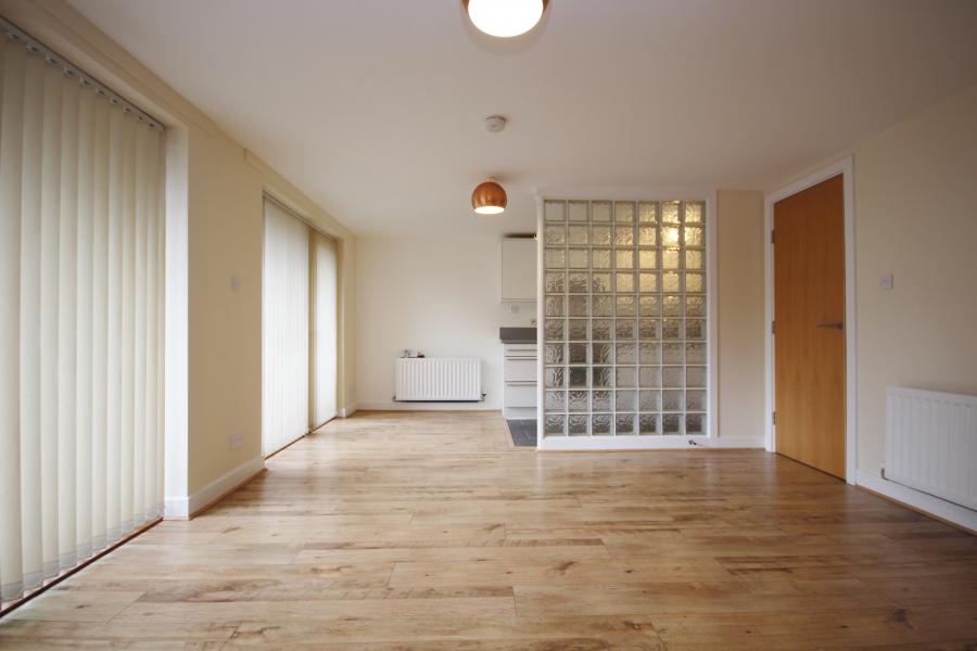 Flat Lochburn Road in Glasgow