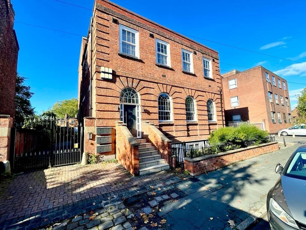 Flat Keppel Road in Manchester