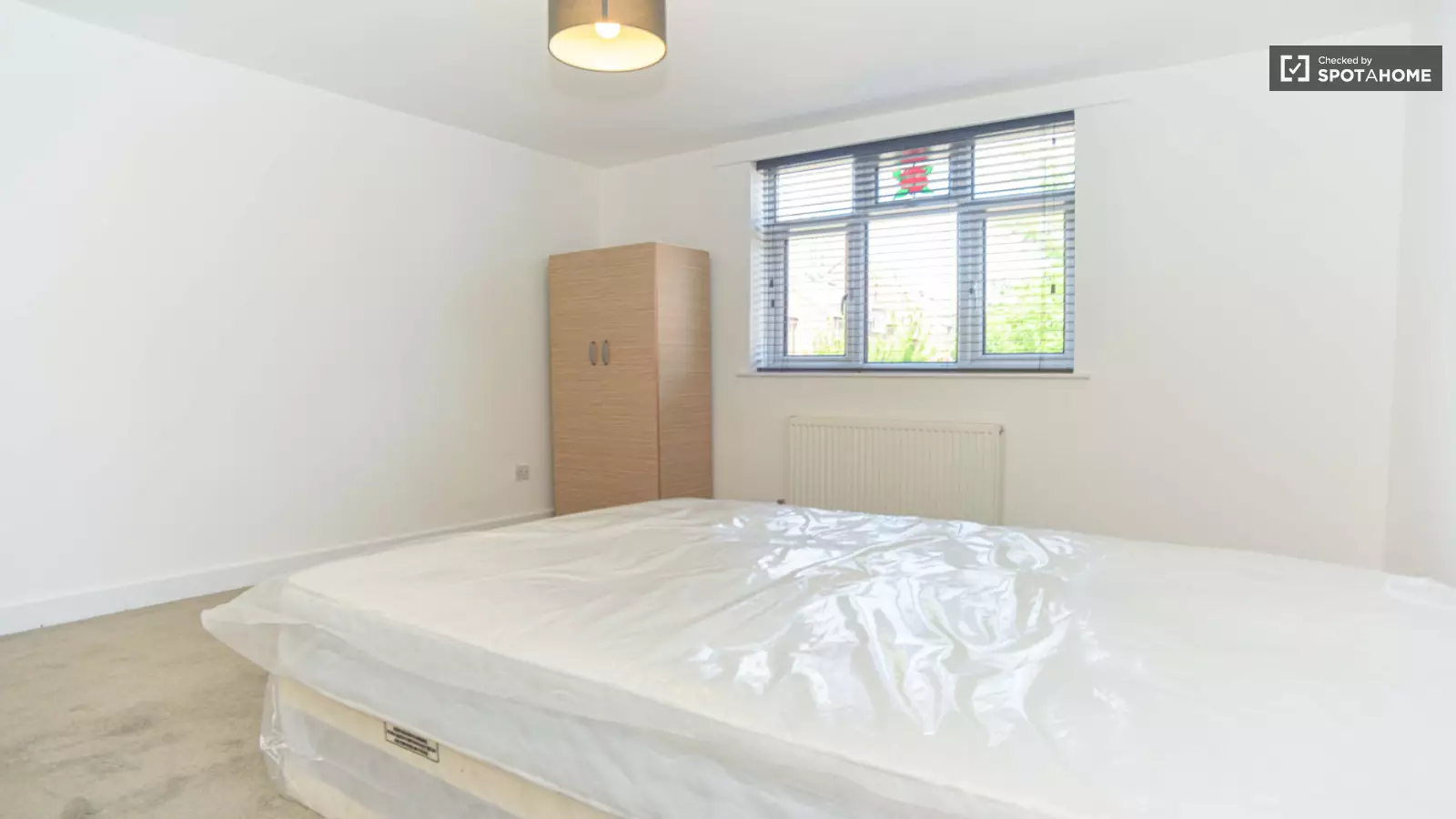 Flat Fawcett Close in Greater London