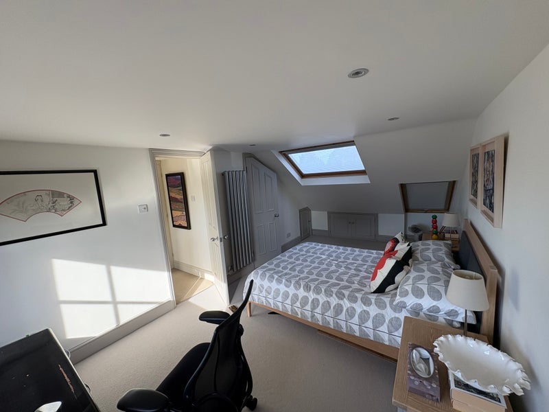 Room Lynton Avenue in Greater London
