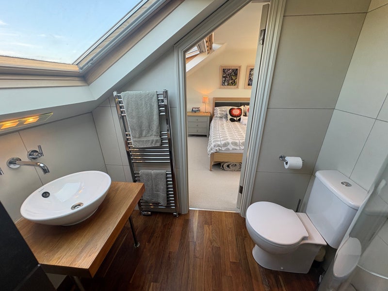 Room Lynton Avenue in Greater London