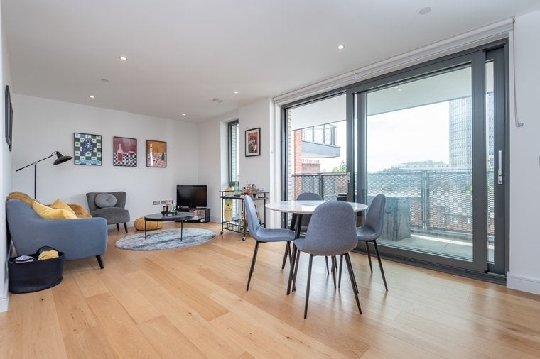 Flat Webber Street in Greater London