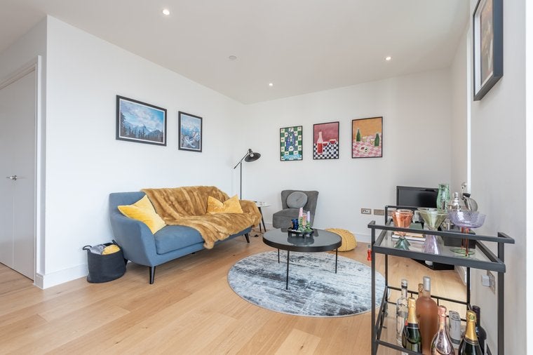 Flat Webber Street in Greater London