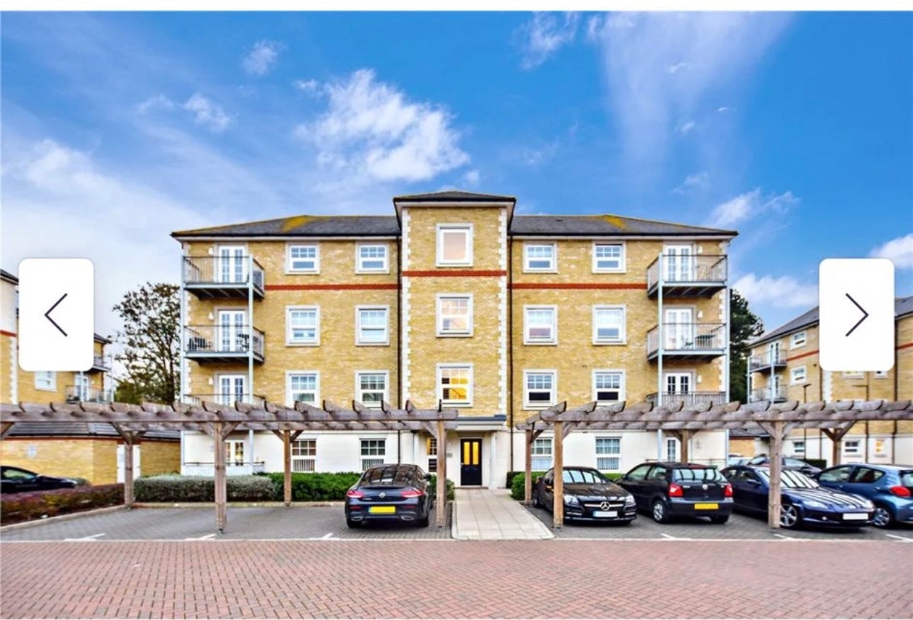 Flat Weir Road in Greater London