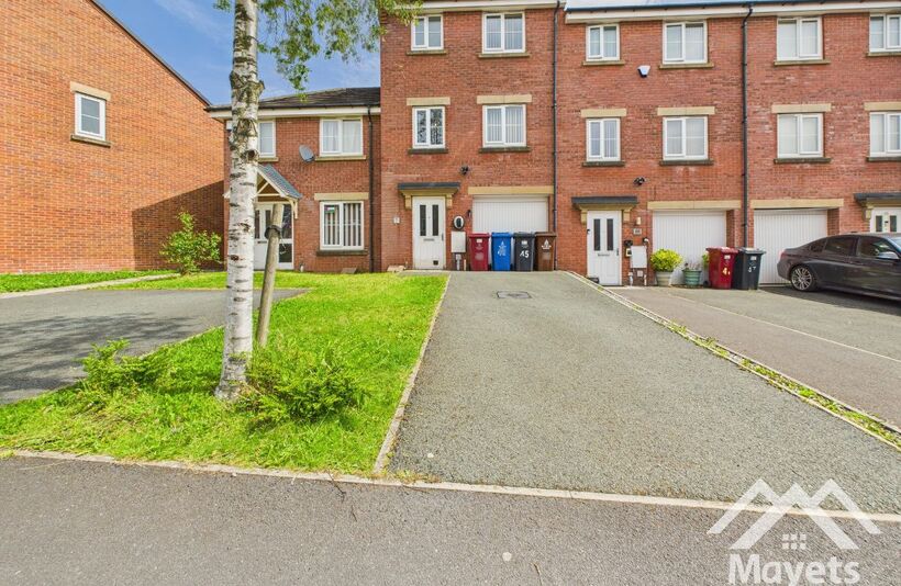 House Kirkland Close in Blackburn