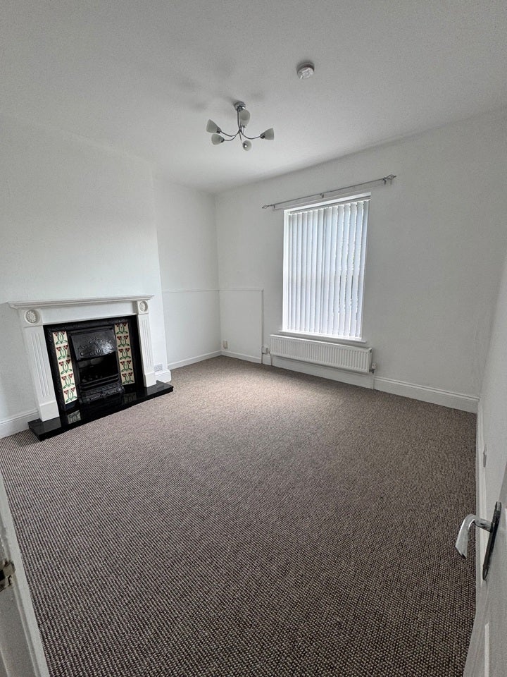 Flat Laira Avenue in Plymouth