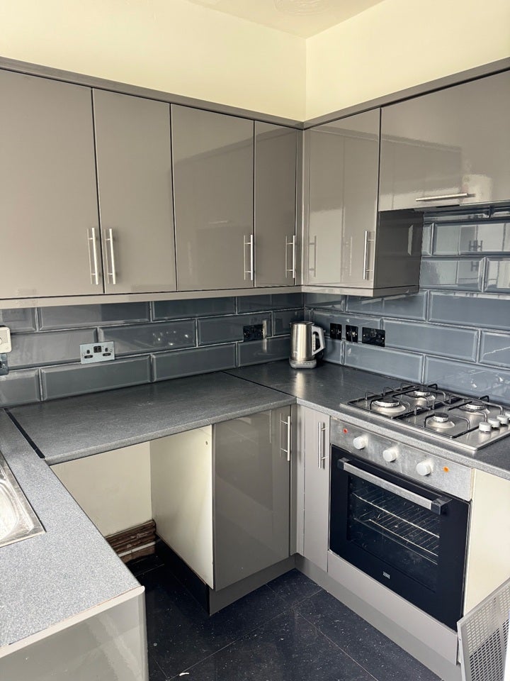 Flat Laira Avenue in Plymouth