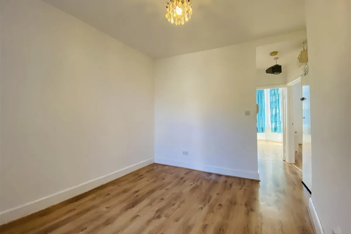 Flat Hetley Road in Greater London
