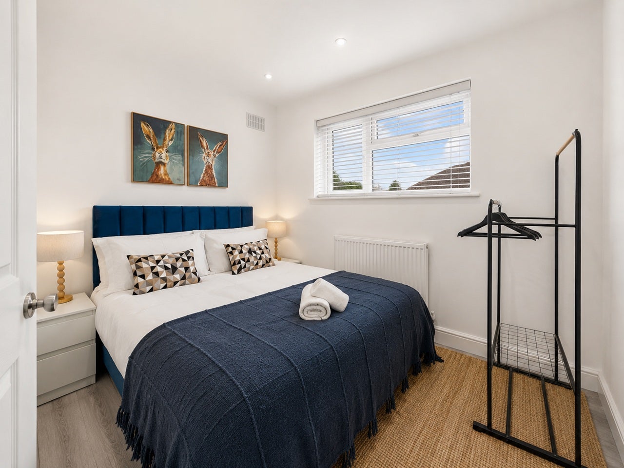 Flat Moremead Road in Greater London
