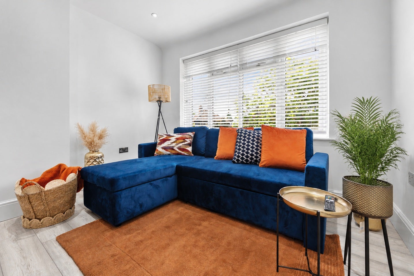 Flat Moremead Road in Greater London