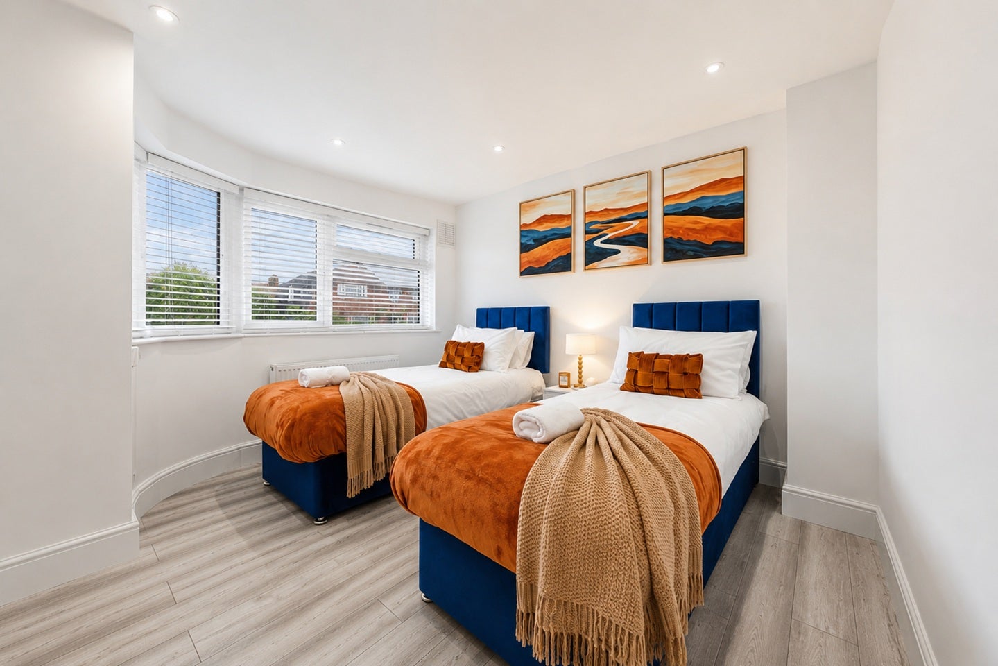 Flat Moremead Road in Greater London