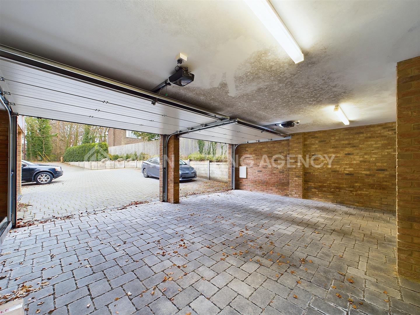 House Burnett Close in Winchester