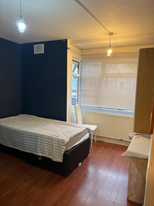 Room Somerset Road in Coventry