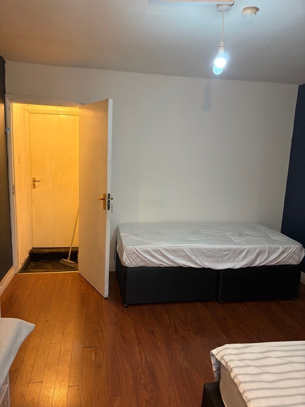 Room Somerset Road in Coventry