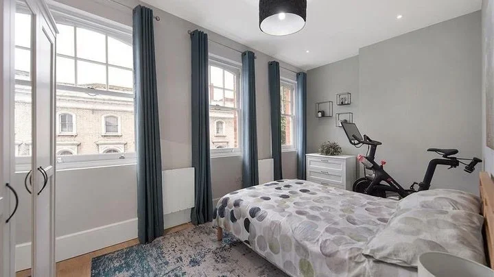 Flat Upper Richmond Road in Greater London
