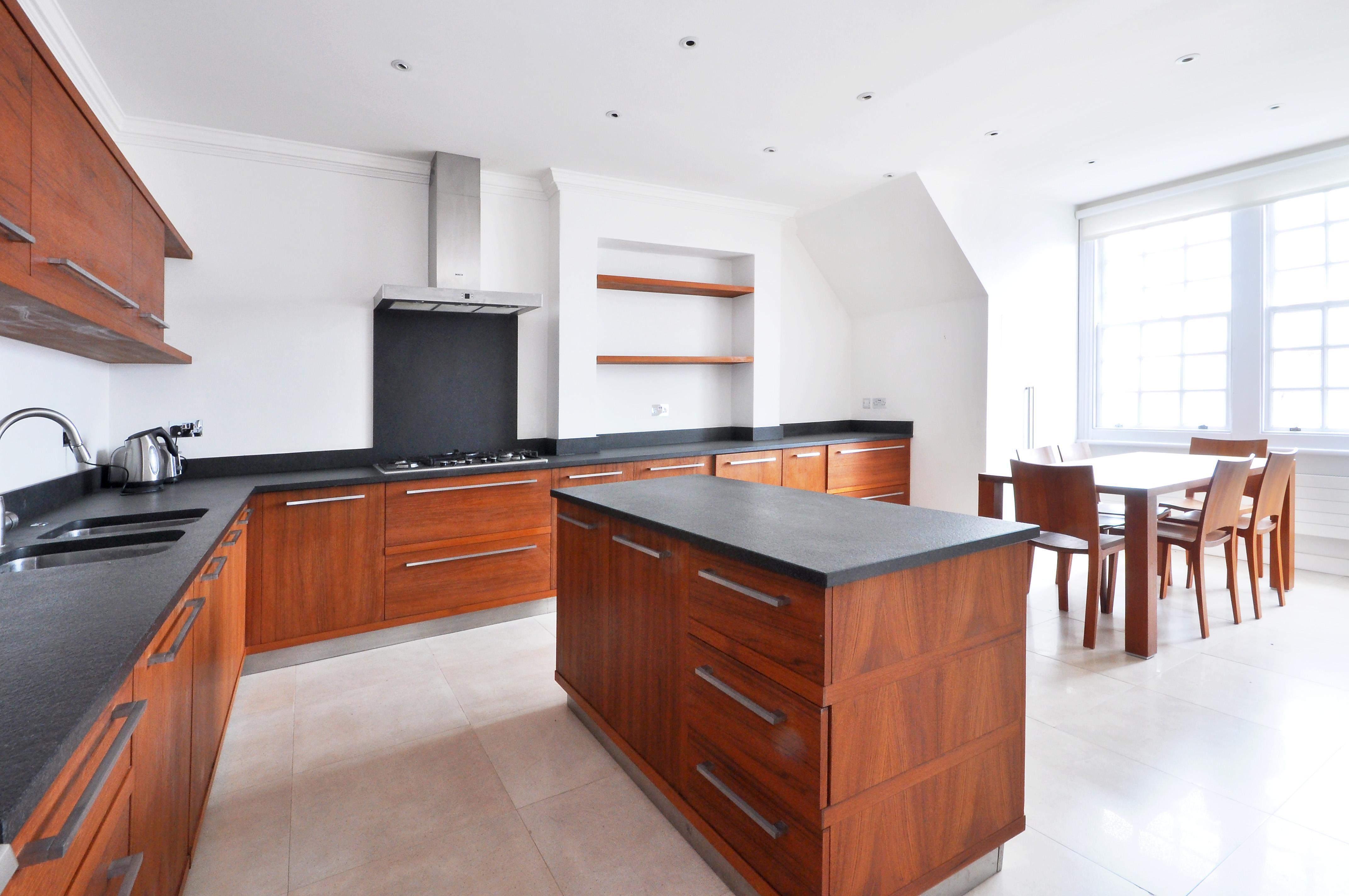 Flat Bracknell Gardens in Greater London