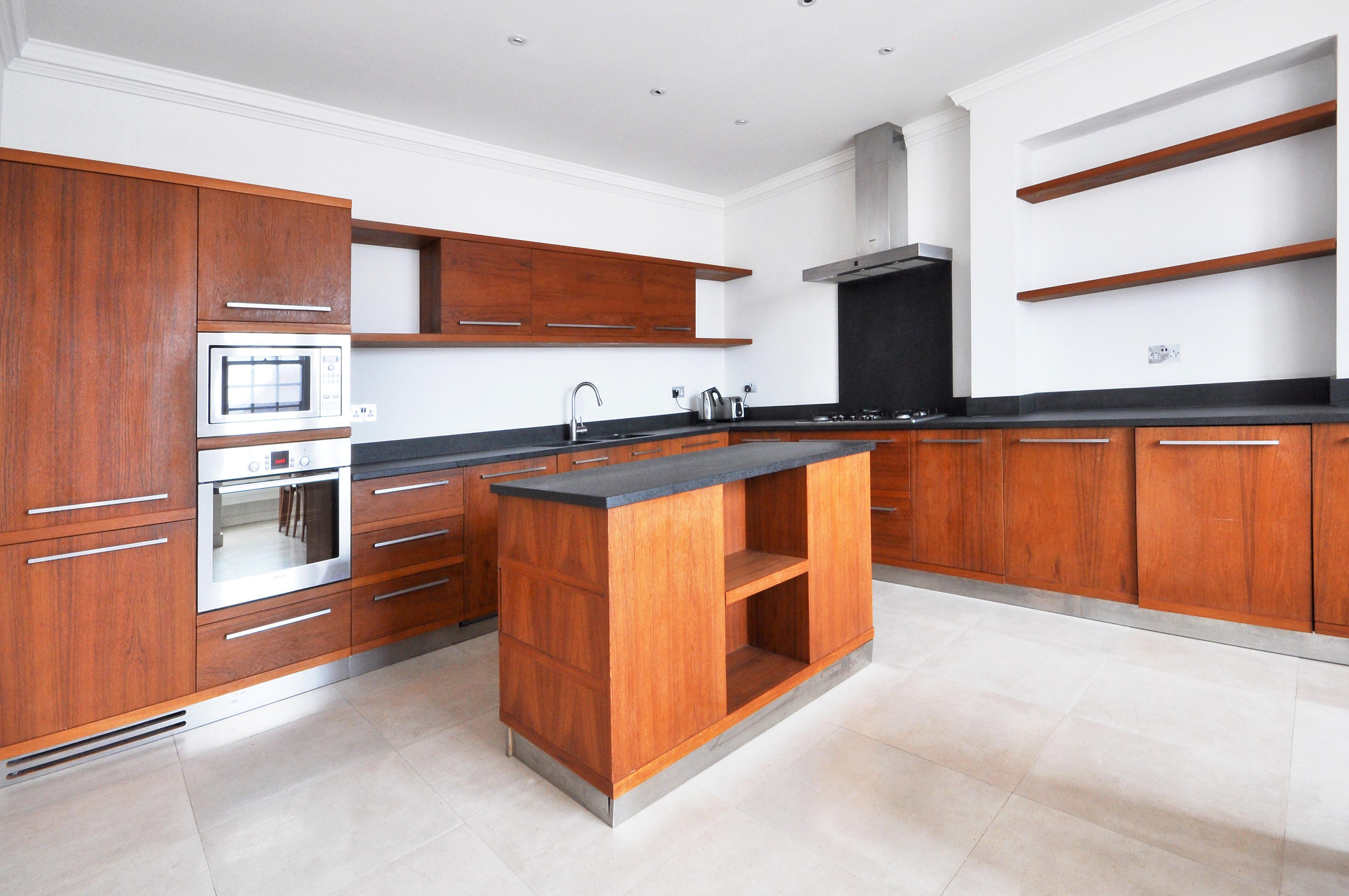 Flat Bracknell Gardens in Greater London