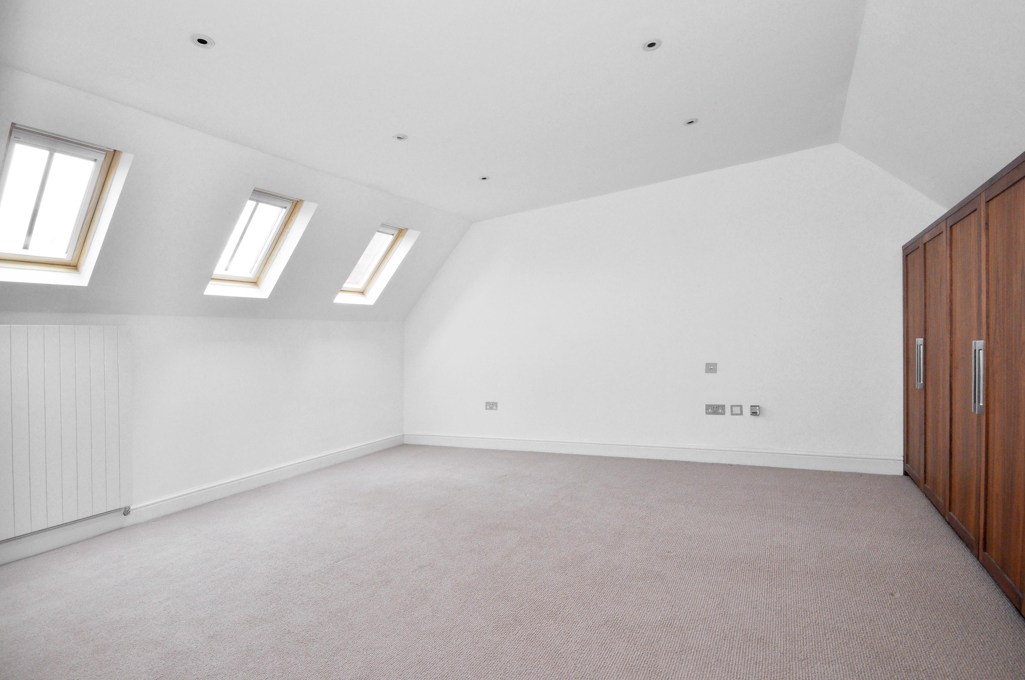 Flat Bracknell Gardens in Greater London
