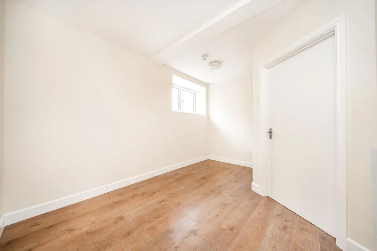 Flat Heath Road in Greater London