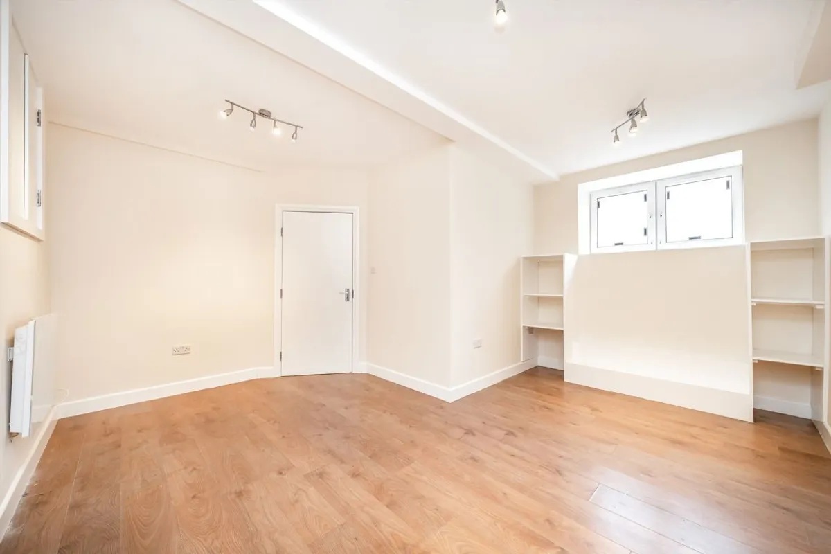 Flat Heath Road in Greater London