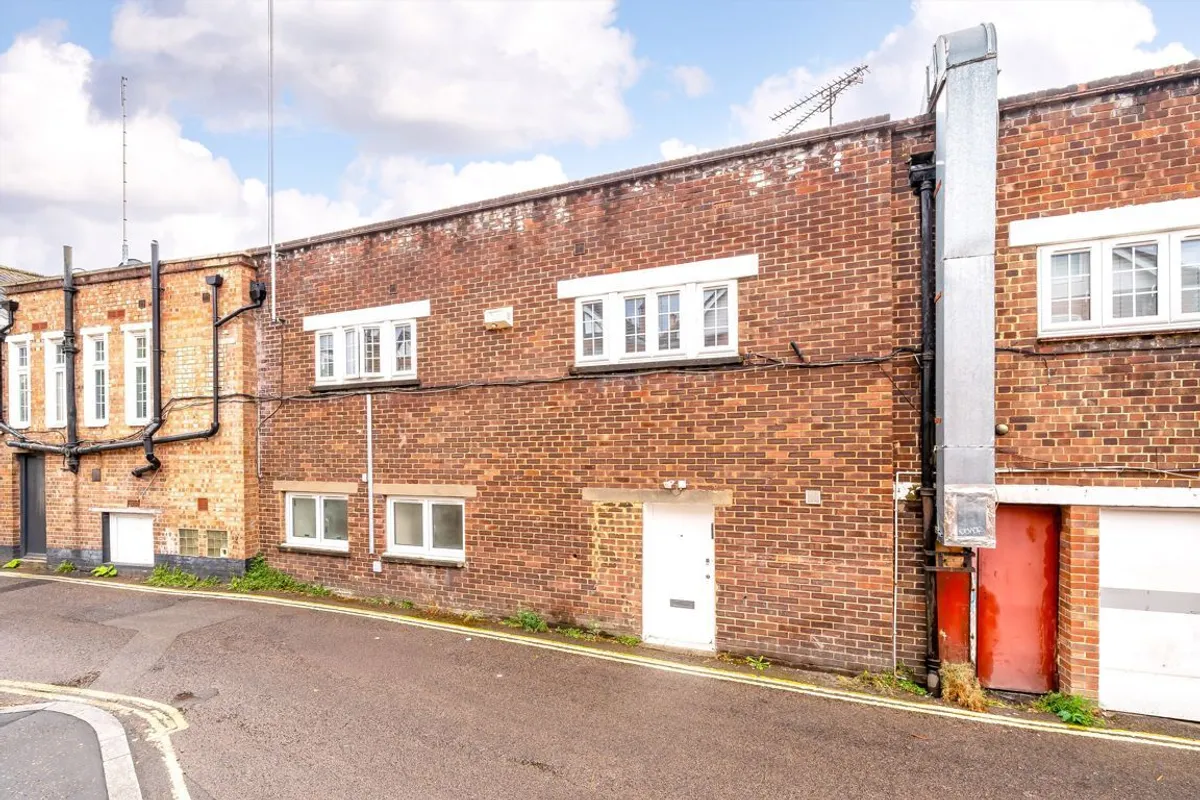 Flat Heath Road in Greater London