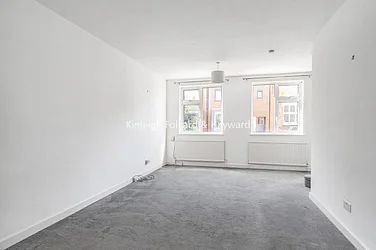 Flat Dickenson Road in Greater London