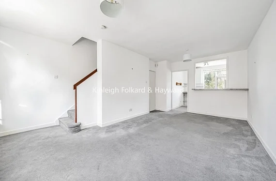 Flat Dickenson Road in Greater London