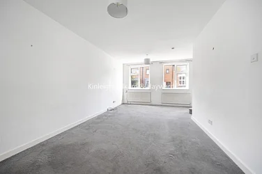Flat Dickenson Road in Greater London