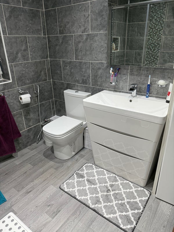 Room Crumpsall Lane in Manchester