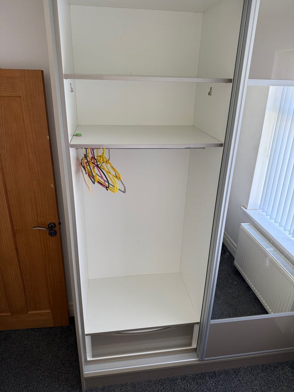 Room Crumpsall Lane in Manchester