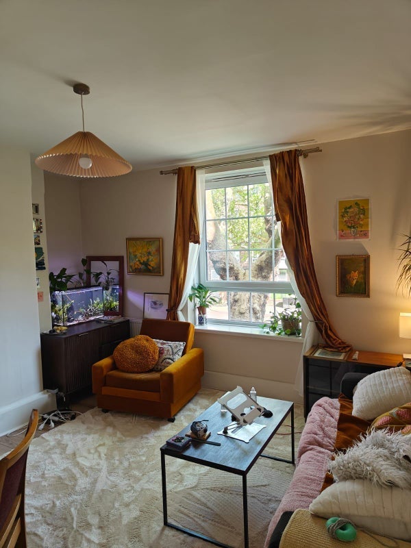 Flat Peckham Road in Greater London