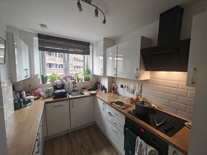 Flat Peckham Road in Greater London