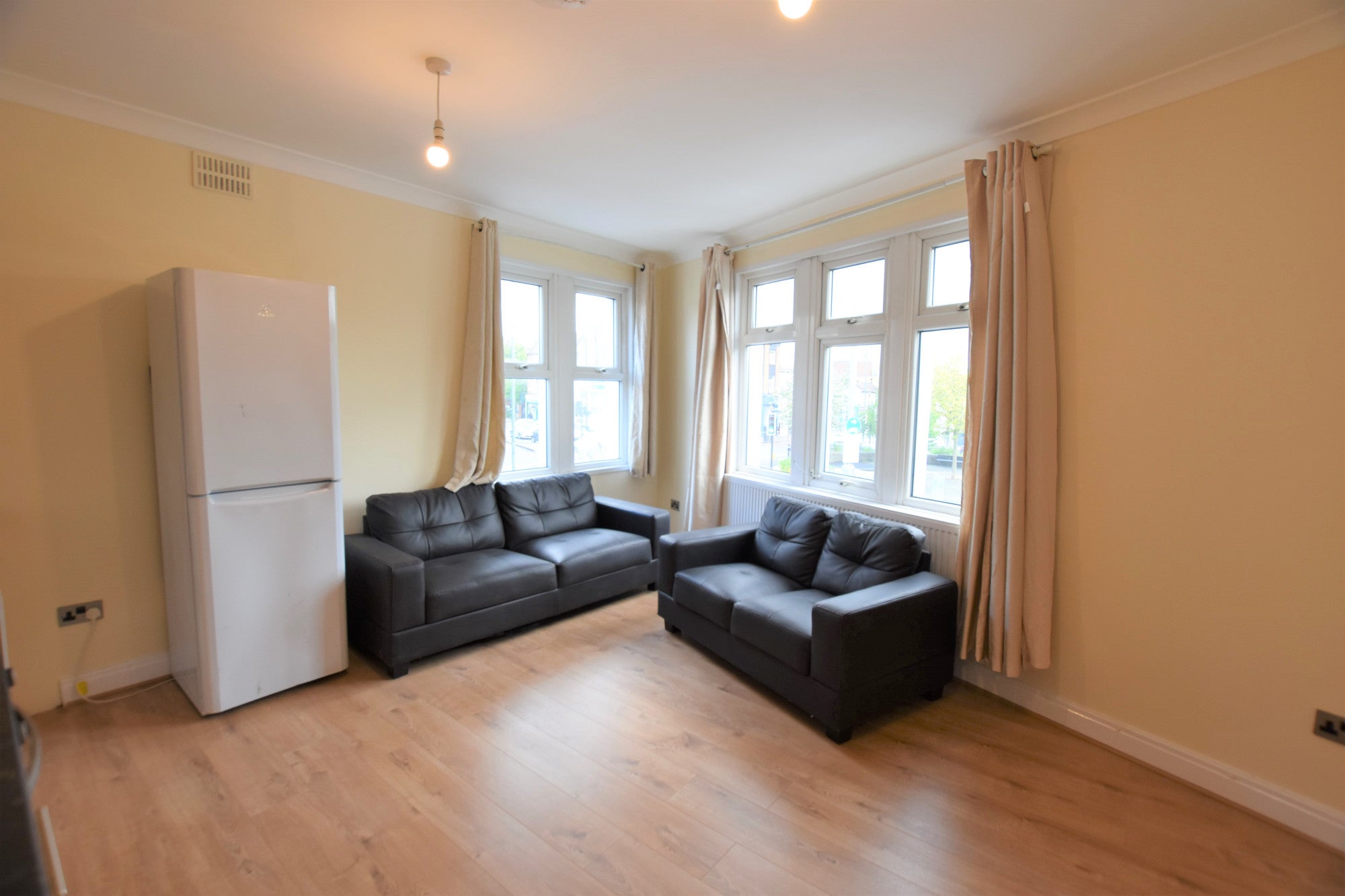 Flat London Road in Greater London