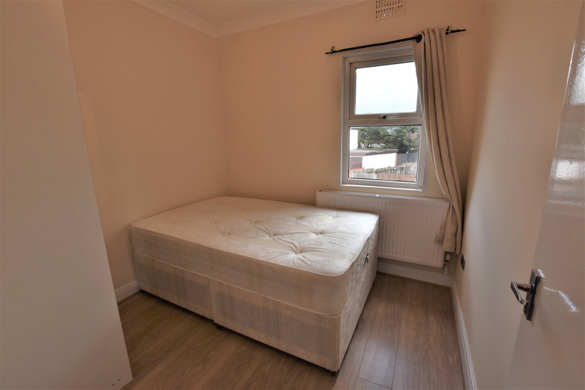 Flat London Road in Greater London
