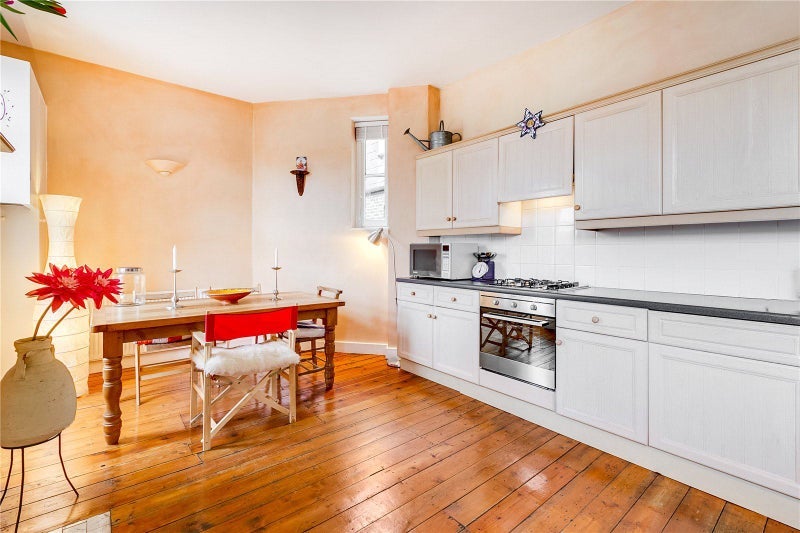 Room Fulham Road in Greater London