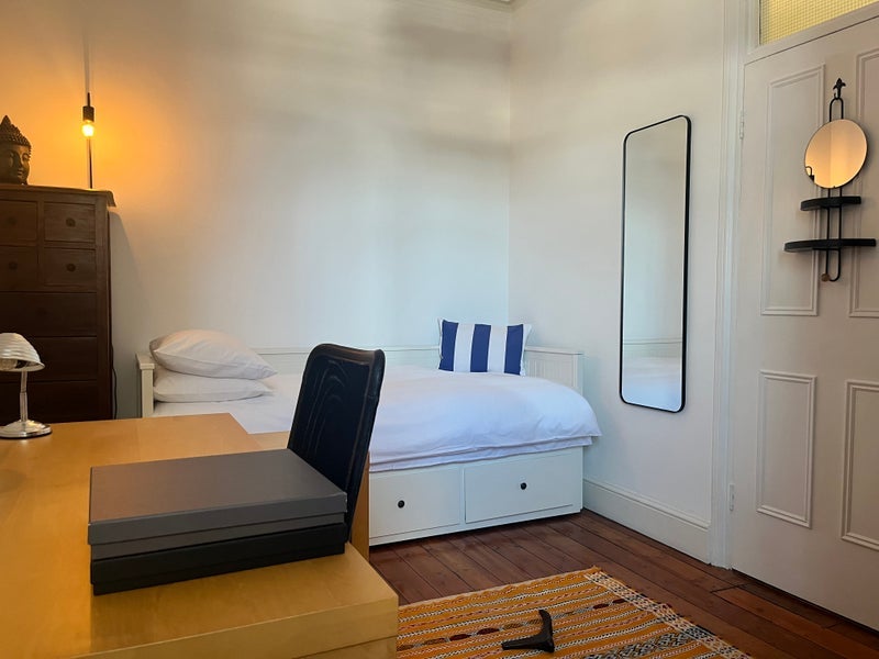 Room Fulham Road in Greater London