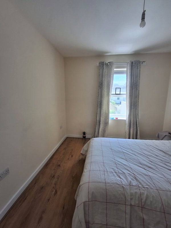 Room Crescent Road in Greater London
