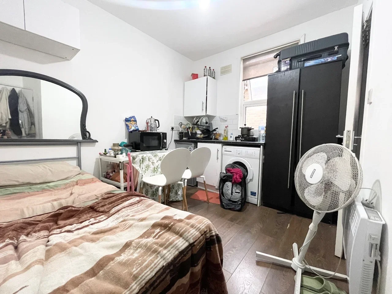 Flat Baronet Road in Greater London
