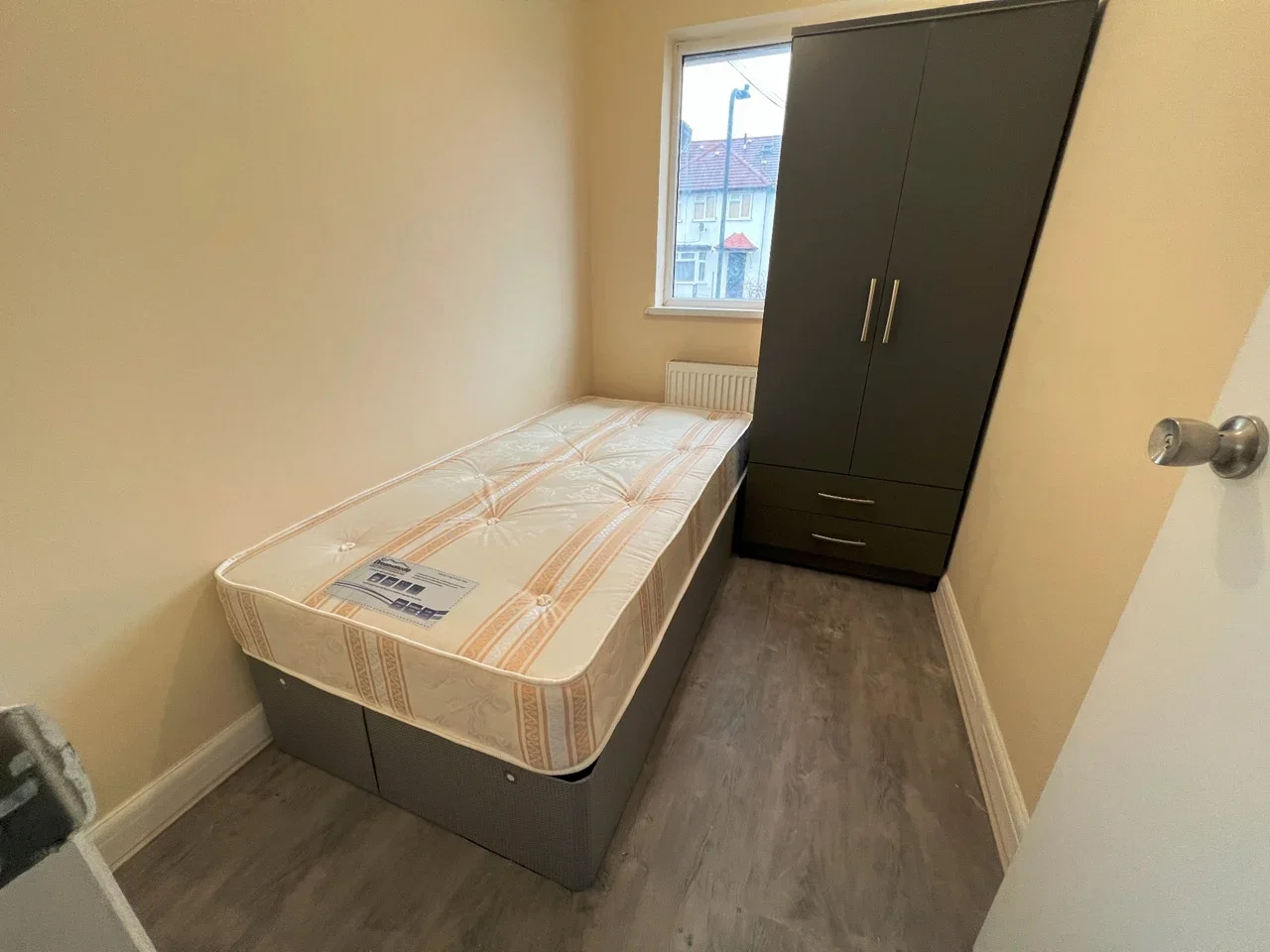 Room Tokyngton Avenue in Greater London