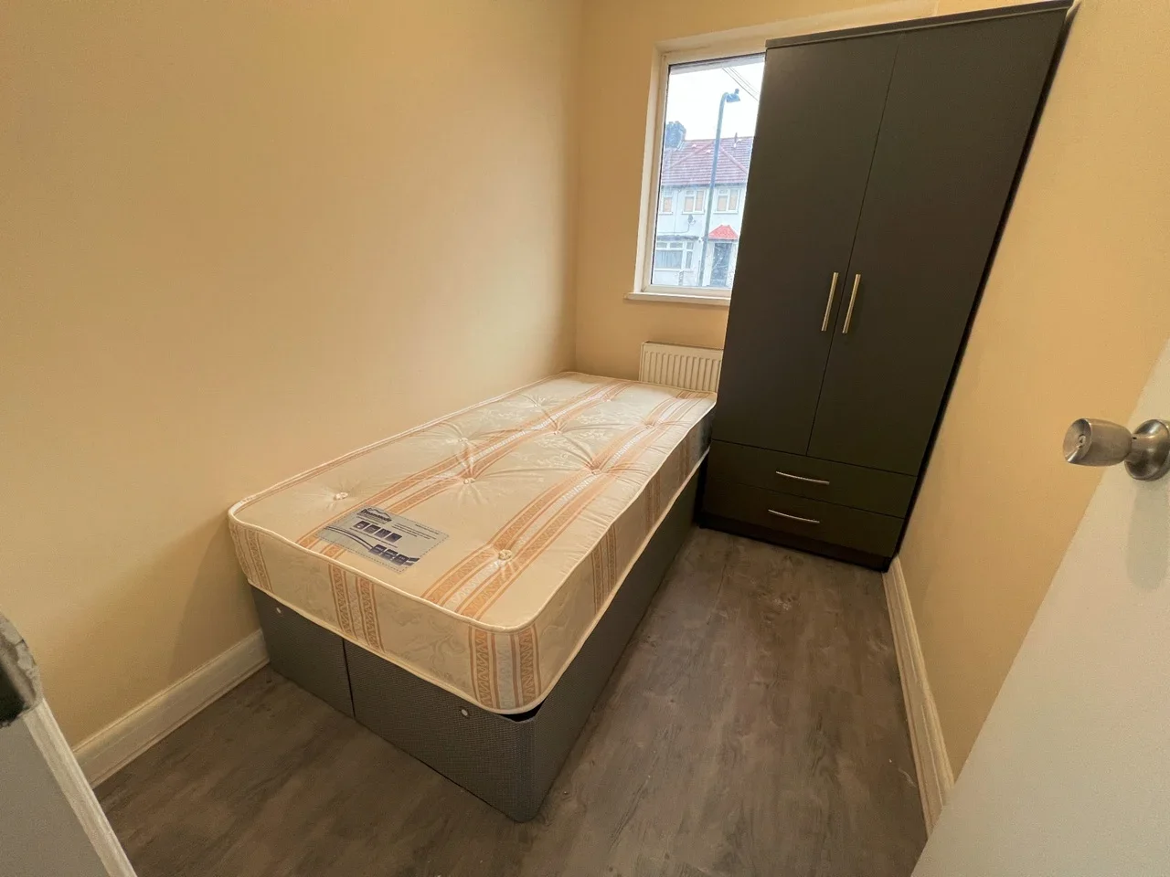 Room Tokyngton Avenue in Greater London